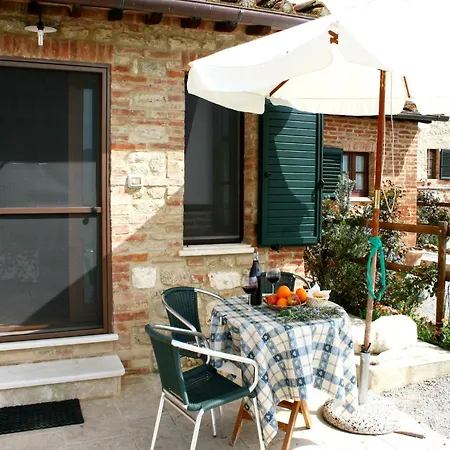 In With Pool And Terrace Hébergement de vacances Asciano