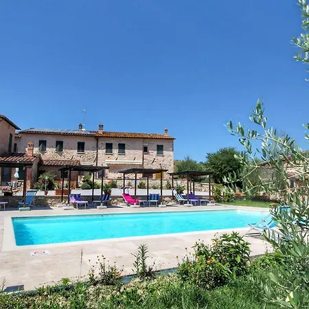 In With Pool And Terrace Asciano